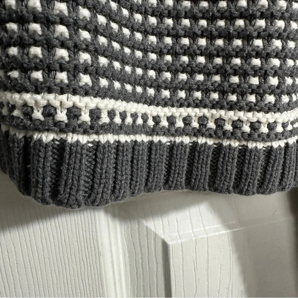 Liz Claiborne size M cotton blend sweater, gray/white. Great condition. - Picture 10 of 10
